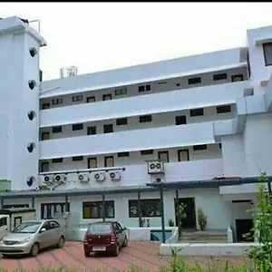 Queens Tourist Hotel
